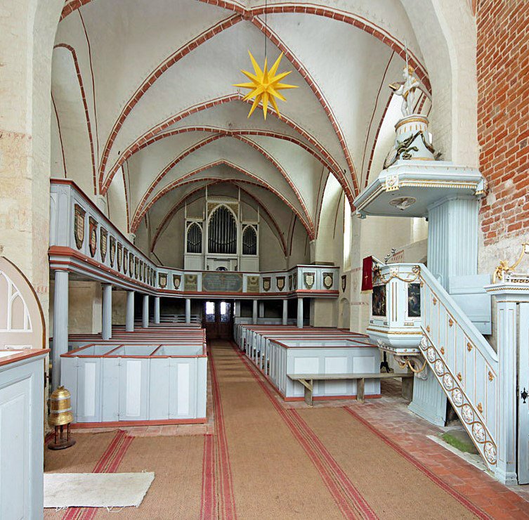 Südempore, Orgel und Kanzel