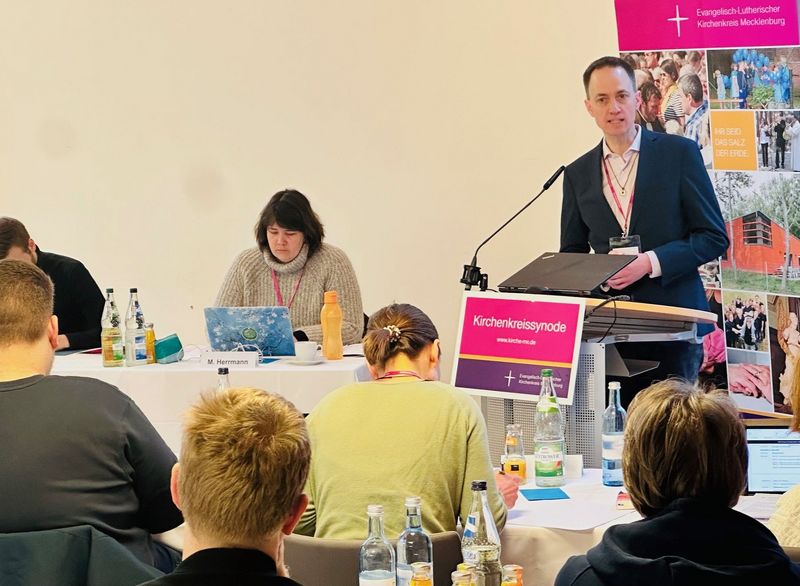 Prof. Dr. Karsten Müller berichtete für den Rechtsausschuss