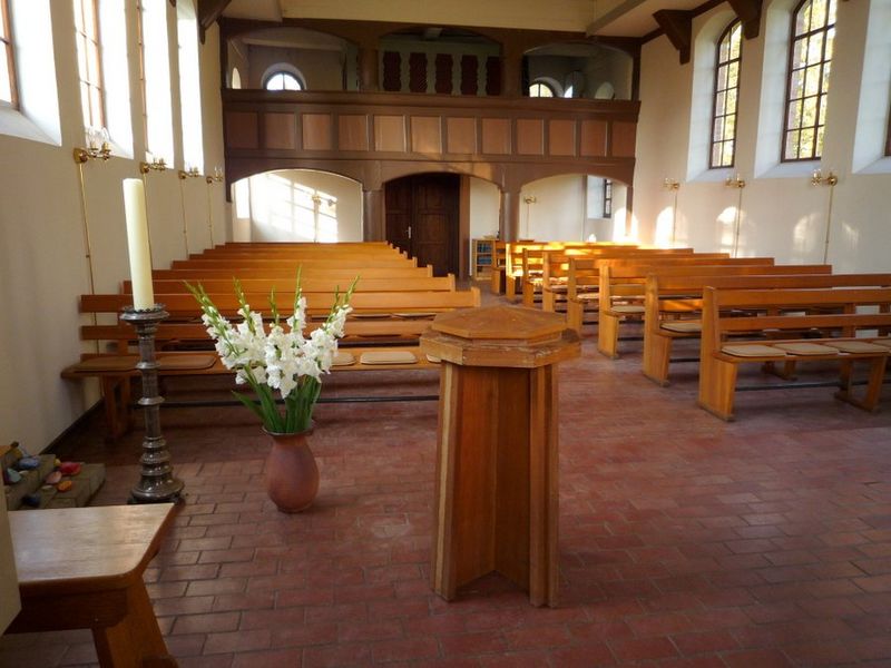 Innenraum mit Bänken