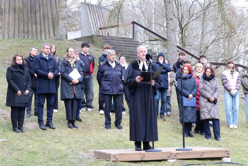 v.l.: Landrat Michael Sack, Ministerin Bettina Martin, Lorenz Caffier (Vorsitzender des Landesverbandes MV im Volksbund Deutsche Kriegsgräberfürsorge), Bischof Tilman Jeremias und die Swinemünder Stadtpräsidentin Joanna Agatowska