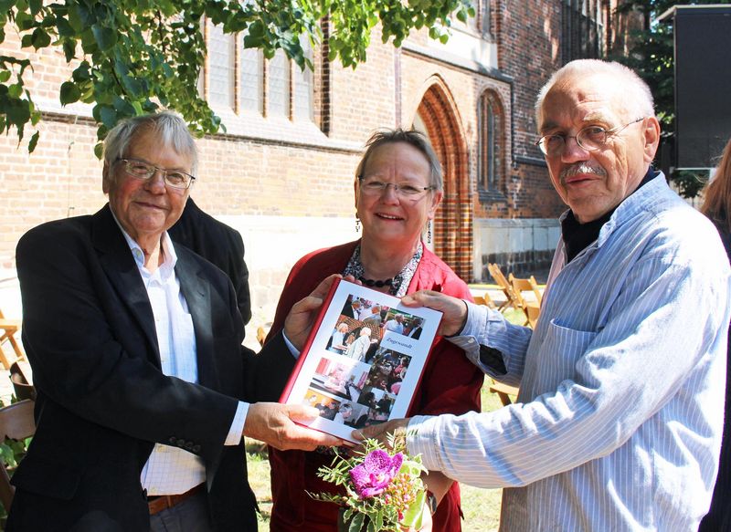 Familie Neumann gratuliert Wolfgang Nixdorf