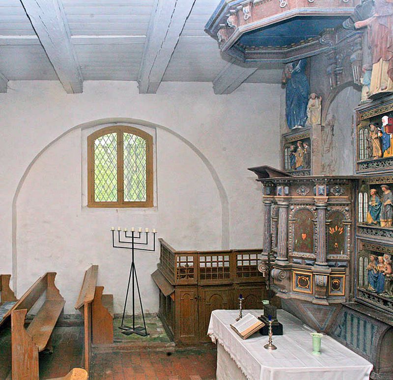 Fensterblick in die Kirche Gnevkow