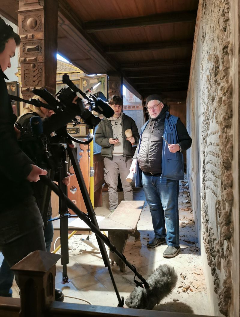 Restaurator Boris Frohberg im Gespräch mit dem NDR. (Foto: M. Fiedler)