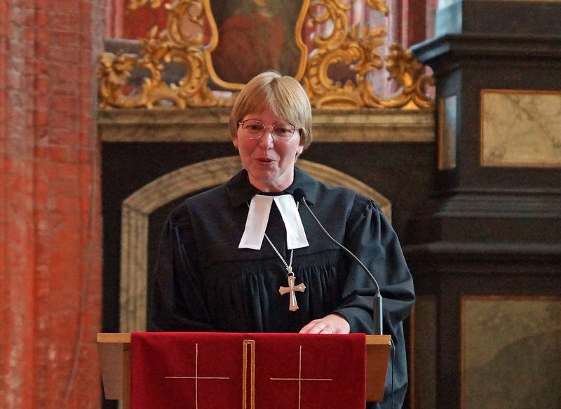 Pröpstin Kathrin Kühl überbrachte für den Pommerschen Kirchenkreis Glückwünsche