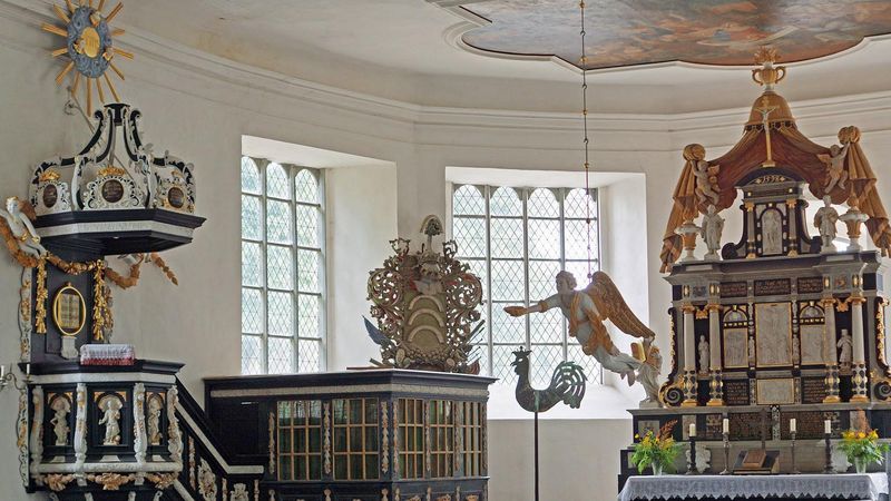 Kirche Nehringen Kanzel und Altar