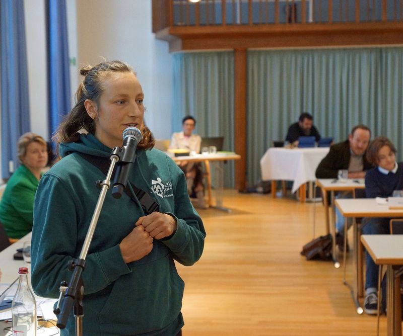 Propstei-Jugend-Mitarbeiterin Eva Hoppe redete als Gast auf der Synode