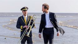 Die leisen und die großen Töne / Reihe Starke Stücke. Berührt und diskutiertvon Emmanuel Courcol  Frankreich 2024  104 min