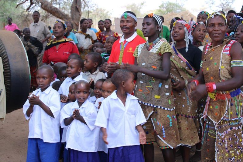 Begrüßung bei den Hadzabe