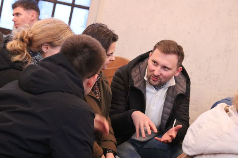 Angeregte Gespräche in Kleingruppen (Foto: A. Klinkhardt)