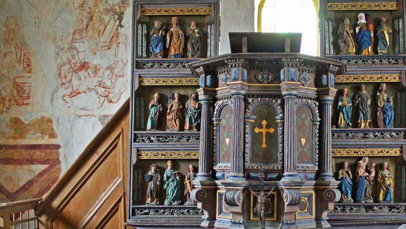 Kirche Gnevkow Kanzelaltar und Wandmalereien