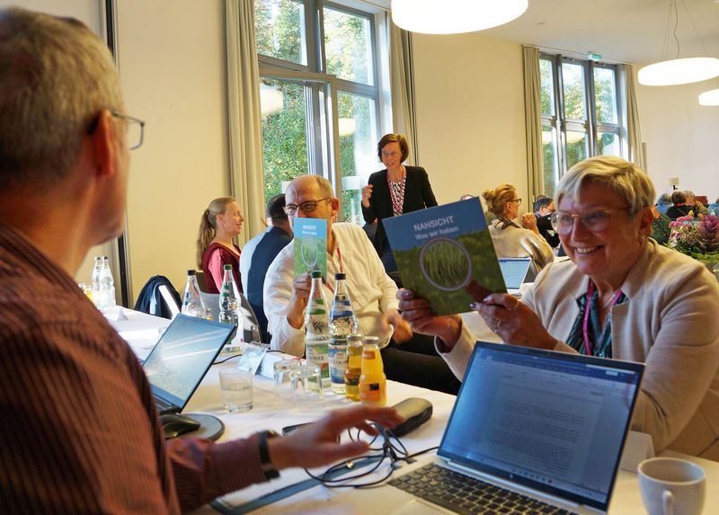 Die Synode probiert ein neues Kartenspiel aus, welches dabei helfen soll, Strukturveränderungen inhaltlich zu füllen.