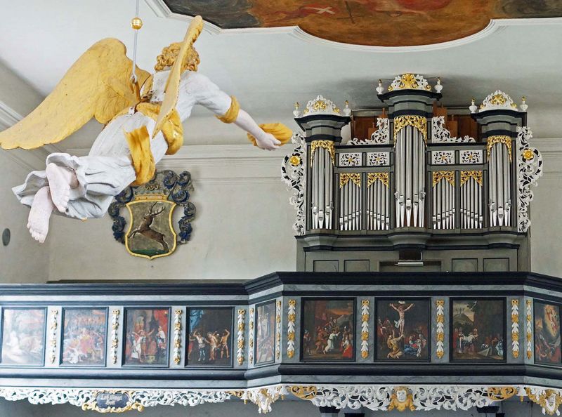 Orgel und Taufengel