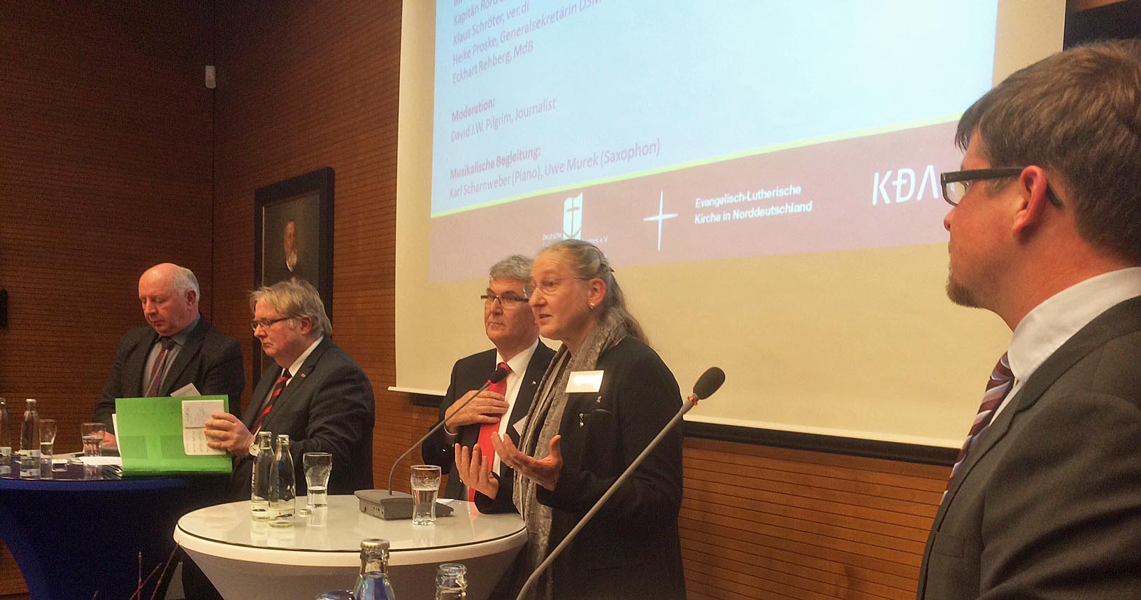 Begegnung von Wirtschaft und Nordkirche in der IHK Rostock